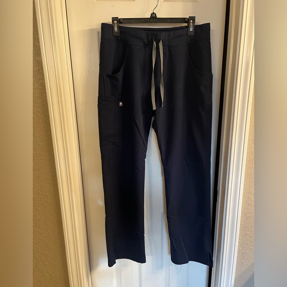 Figs medium black Kade cargo scrub pant